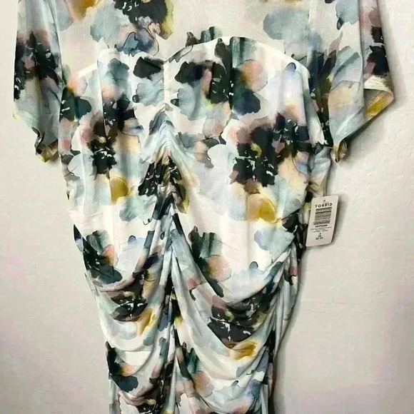Torrid Stretch Mesh Crew Neck Rushed Floral Watercolor Blouse Top 3 3X 22/24 - Picture 4 of 8